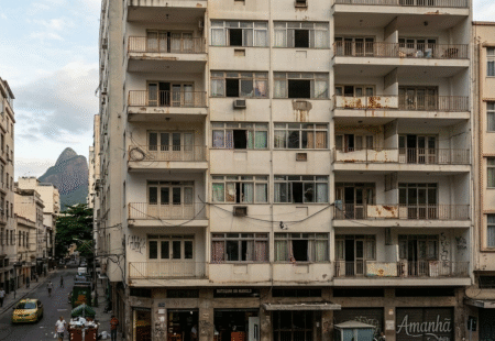 Simulação virtual em torno de uma edificação com problemas pontuais de manutenção na Zona Sul do Rio de Janeiro
